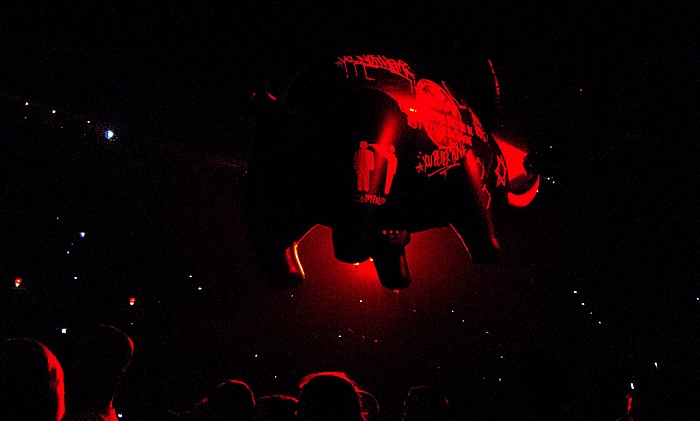 Hartford XL Center: Roger Waters - The Wall Live - Run Like Hell