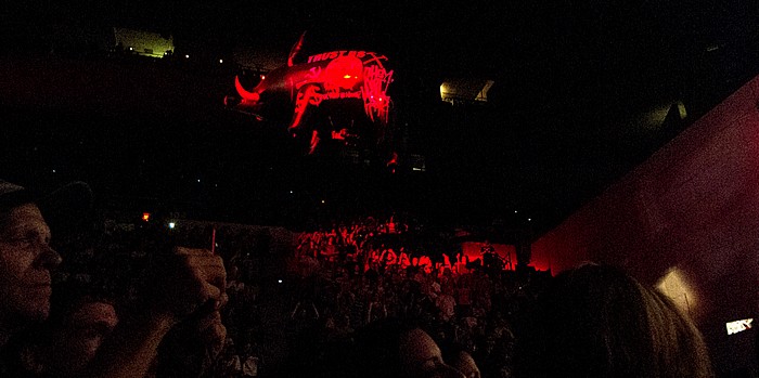 Hartford XL Center: Roger Waters - The Wall Live - Run Like Hell