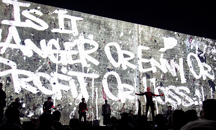 Hartford XL Center: Roger Waters - The Wall Live - Run Like Hell