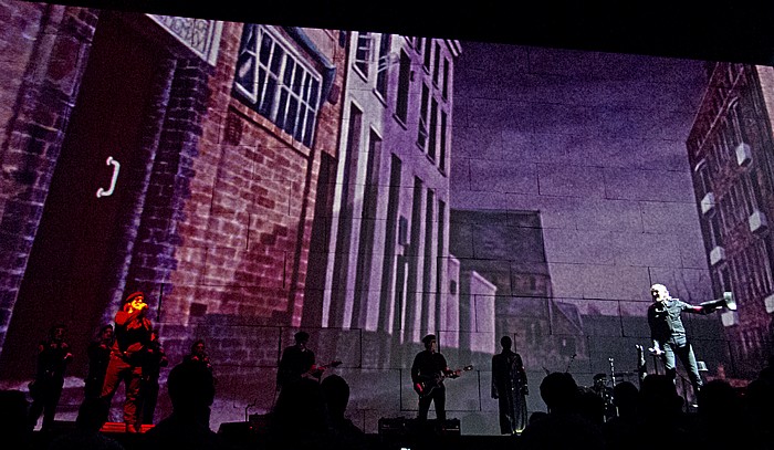 Hartford XL Center: Roger Waters - The Wall Live - Waiting For The Worms