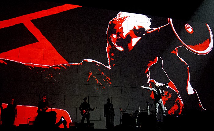 Hartford XL Center: Roger Waters - The Wall Live - Waiting For The Worms