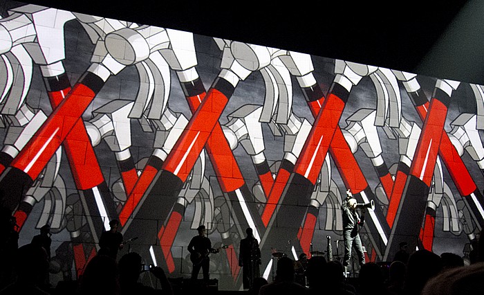 Hartford XL Center: Roger Waters - The Wall Live - Waiting For The Worms