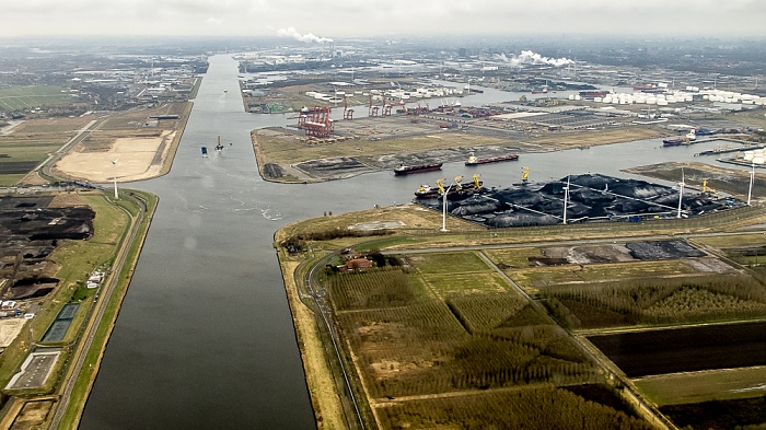 Provinz Noord-Holland - Amsterdam: Westpoort mit Noordzeekanaal Afrikahaven Amerikahaven Australiëhaven Aziëhaven Westhaven Zaandam Luftbild aerial photo
