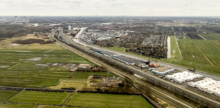 Provinz Noord-Holland - Haarlemmerliede en Spaarnwoude (links) / Haarlemmermeer Rijksweg A200 Ringvaart van de Haarlemmermeerpolder Zwanenburg Luftbild aerial photo