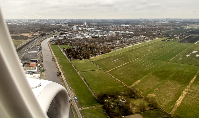 Provinz Noord-Holland - Haarlemmermeer: Ringvaart van de Haarlemmermeerpolder und Zwanenburg Luftbild aerial photo