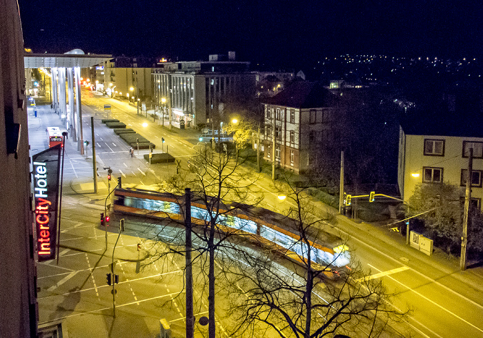 Blick aus dem InterCityHotel: Wilhelmshöher Allee mit Straßenbahn Kassel