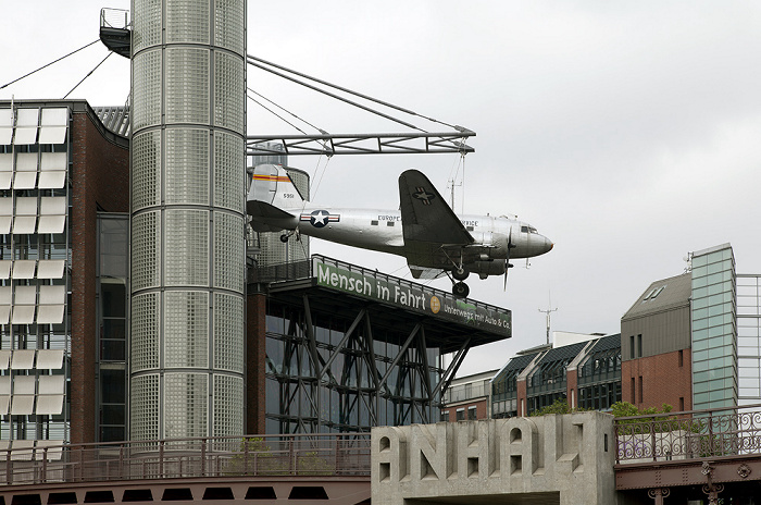 Kreuzberg: Deutsches Technikmuseum Berlin (DTMB) - Rosinenbomber auf dem Dach Berlin 2012
