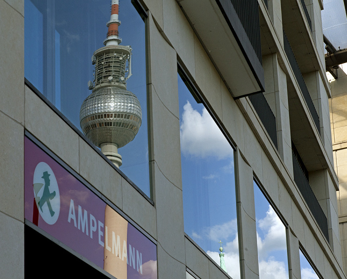 Berlin Mitte: CityQuartier DomAquarée (Karl-Liebknecht-Straße) Fernsehturm