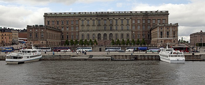 Fähre Stockholm - Vaxholm: Stockholmer Schloss (Stockholms slott) in der Altstadt Gamla stan Stockholm 2012