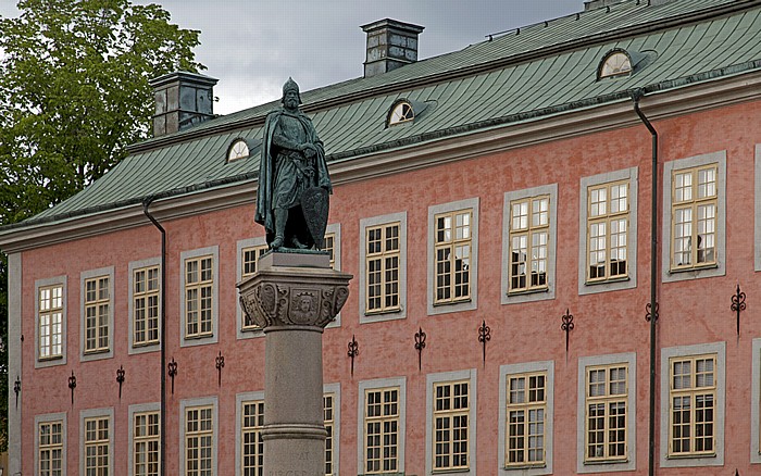 Stockholm Altstadt Gamla stan: Riddarholmen - Birger jarls torg mit dem Birger-Jarl-Denkmal Stenbockska palatset