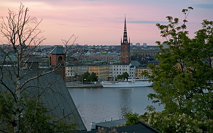 Stockholm Blick vom Skinnarviksparken (Skinnarviksberget, Södermalm) Riddarfjärden Riddarholmen Riddarholmskirche