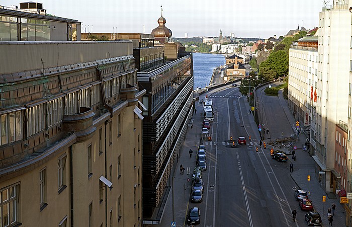 Stockholm Södermalm: Blick von der Verbindungsbrücke zum Freiluftaufzug Katarinahissen Katarinavägen