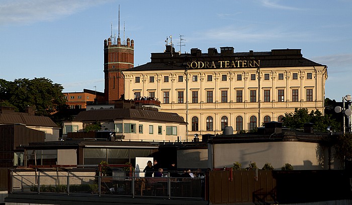 Stockholm Södermalm: Blick von der Verbindungsbrücke zum Freiluftaufzug Katarinahissen Södra Teatern