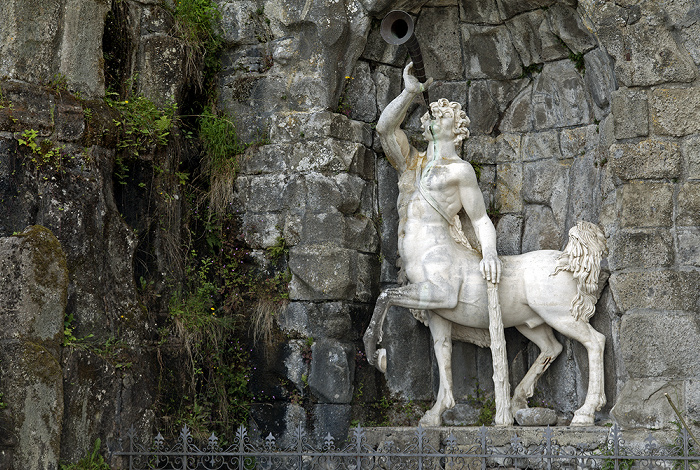 Bergpark Wilhelmshöhe: Unteres Wassertheater mit mythologischer Figur Kassel