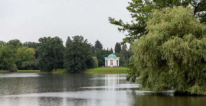 Karlsaue: Aueteich, Schwaneninsel mit Tempel Kassel