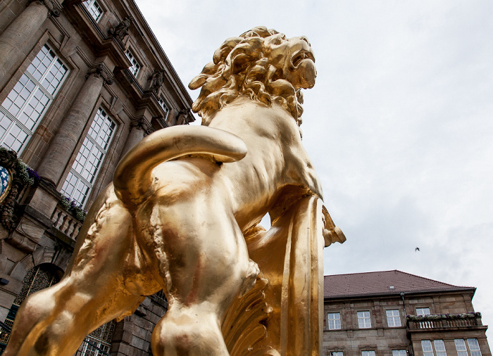 Obere Königsstraße: Rathaus - Vergoldeter Löwe Kassel