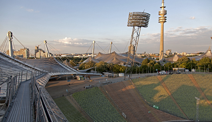 Olympiastadion: Zeltdach und Nordkurve München