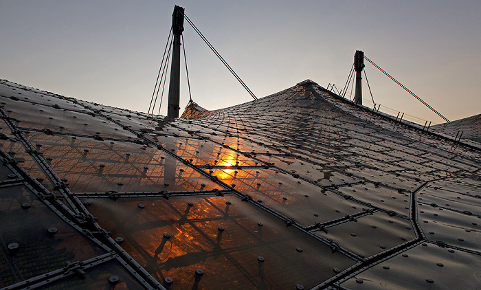 Olympiastadion: Sonnenuntergang hinter dem Zeltdach München