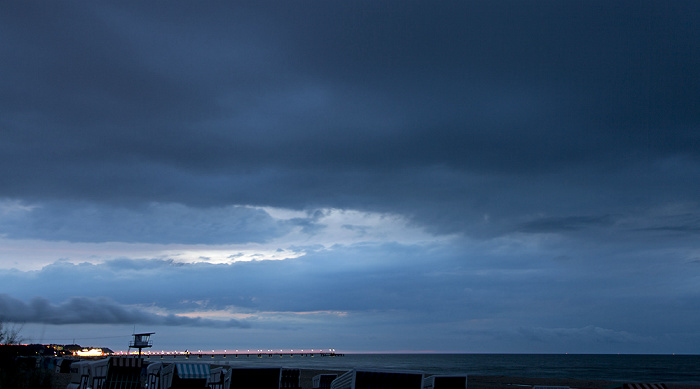 Strand: Sonnenuntergang über der Seebrücke und der Ostsee Ahlbeck