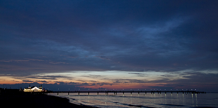 Ahlbeck Strand: Sonnenuntergang über der Seebrücke und der Ostsee