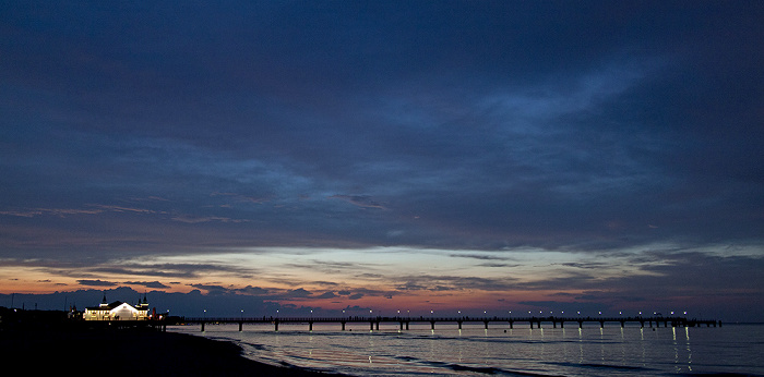 Strand: Sonnenuntergang über der Seebrücke und der Ostsee Ahlbeck