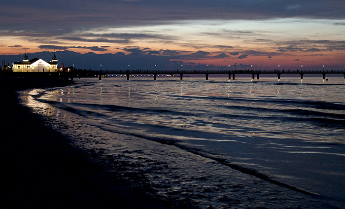 Strand: Sonnenuntergang über der Seebrücke und der Ostsee Ahlbeck