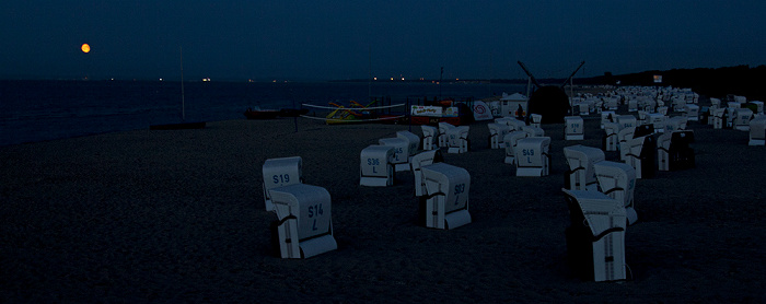 Strand: Mondaufgang über der Ostsee Ahlbeck