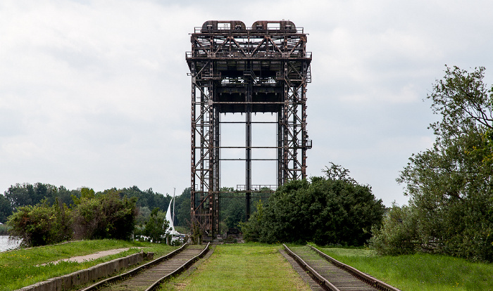 Zufahrt zur ehem. Karniner Brücke, Hubbrücke Karnin über den Peenestrom Usedom (Stadt)