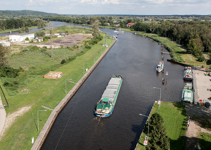 Blick vom Schiffshebewerk: Unterhafen und Oder-Havel-Kanal Niederfinow