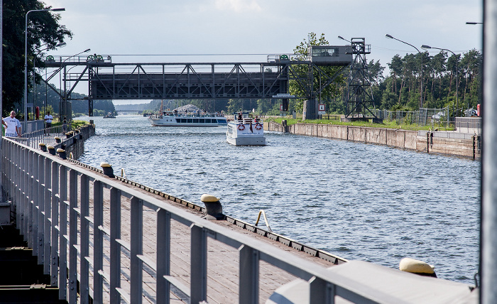 Niederfinow Blick vom Schiffshebewerk: Oberhafen und Oder-Havel-Kanal