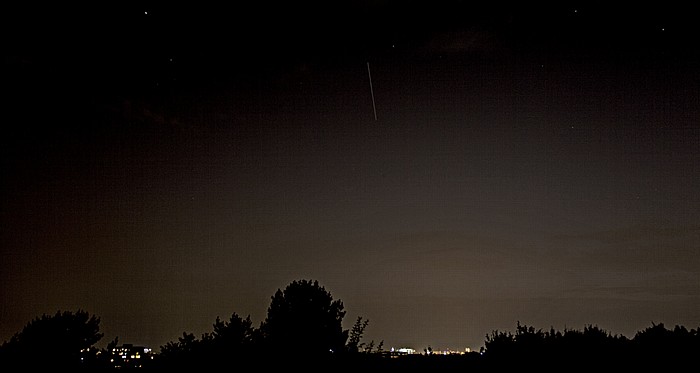 München Blick vom Ostparkhügel: Leuchtspur der Internationalen Raumstation (ISS)