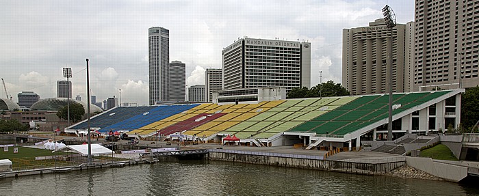 Singapur Marina Bay: The Float at Marina Bay (Marina Bay Floating Stadium) Esplanade Mandarin Oriental Singapore Pan Pacific Singapore Raffles City