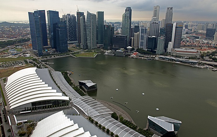 Singapur Blick vom SkyPark at Marina Bay Sands: Marina Bay Marina Bay Financial Centre Marina Bay Sands Convention Centre Raffles Place