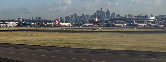 Kingsford Smith International Airport, Central Business District (CBD) mit Sydney Tower Sydney