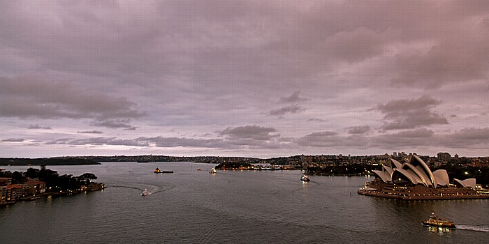 Blick von der Sydney Harbour Bridge: Port Jackson und Sydney Opera House