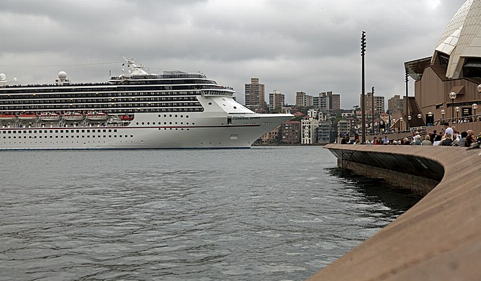 Circular Quay, Sydney Cove, Port Jackson mit dem Kreuzfahrschiff Carnival Spirit Sydney