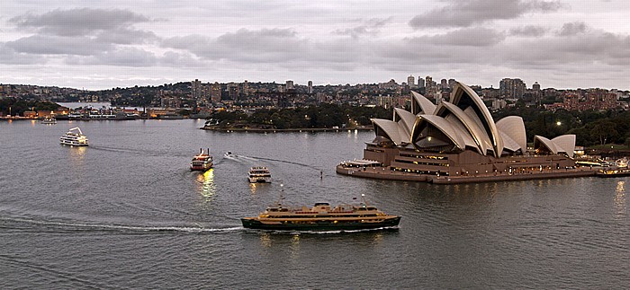 Blick von der Sydney Harbour Bridge: Port Jackson, Sydney Opera House Garden Island