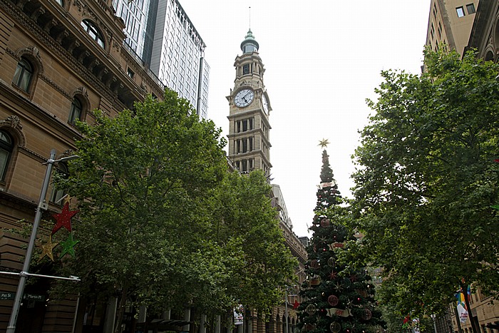Sydney Central Business District (CBD): Martin Place - Weihnachtsbaum und Turm des General Post Office