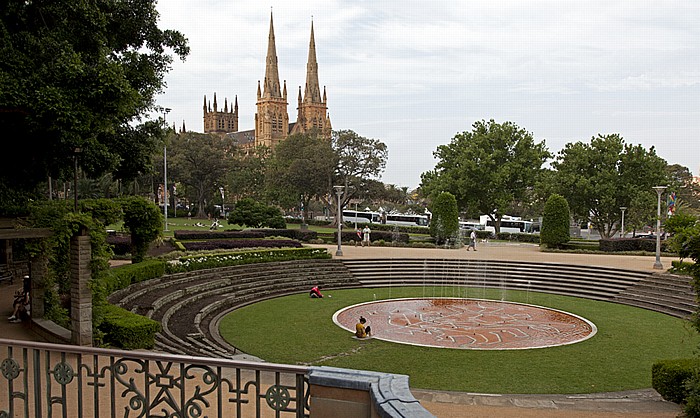 Sydney Hyde Park: Sandringham Gardens Saint Mary's Cathedral