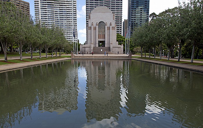Hyde Park: ANZAC War Memorial und der  Lake Of Reflections Sydney