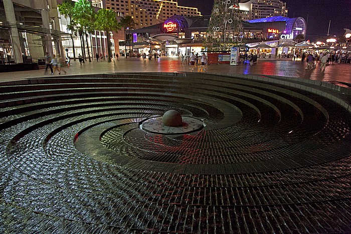Sydney Darling Harbour: Spiral Fountain (Spiralbrunnen) Harbourside Shopping Centre Hard Rock Cafe