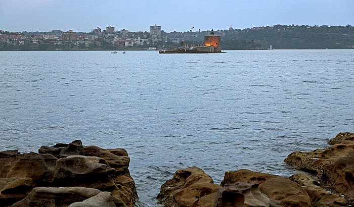 Blick vom Mrs Macquarie Point: Port Jackson, Fort Denison (mit einem Martello-Turm), North Shore Sydney