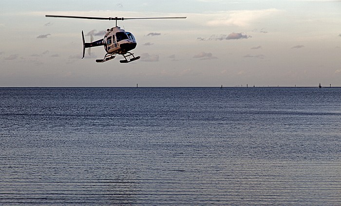 Korallenmeer (Pazifischer Ozean): Hubschrauber-Landeanflug Cairns