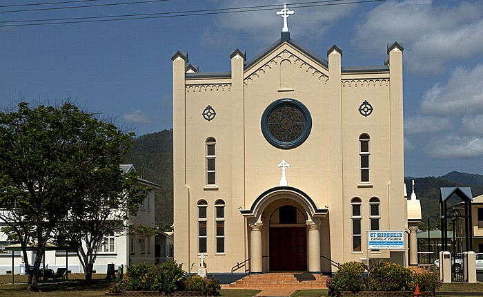 Gordonvale The Sunlander Cairns - Maryborough: St Michael's Church
