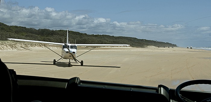 Blick aus dem Allradbus: 75-Mile-Beach - Gippsland GA-8 Airvan der Air Fraser Island Fraser Island