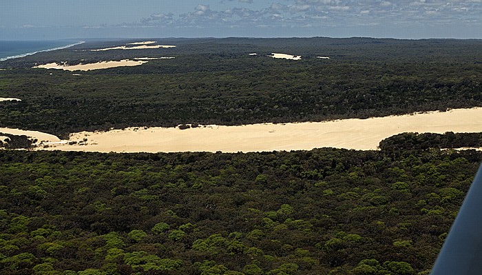 Fraser Island Luftbild aus der Gippsland GA-8 Airvan: Sandblows, Regenwald