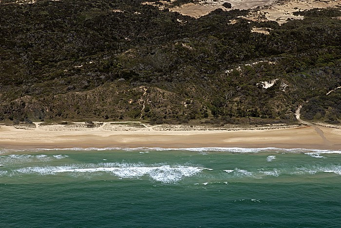Fraser Island Luftbild aus der Gippsland GA-8 Airvan: Regenwald, 75-Mile-Beach, Korallenmeer (Coral Sea)