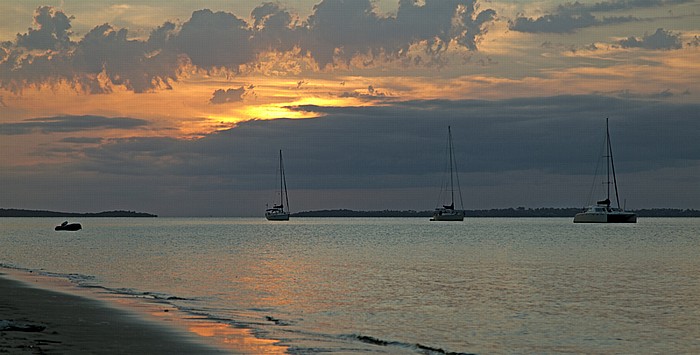 Fraser Island Kingfisher Bay: Sonnenuntergang über der Great Sandy Strait