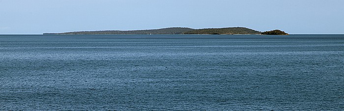 Blick von der Fähre Kingfisher Bay - River Heads: Big Woody Island Great Sandy Strait