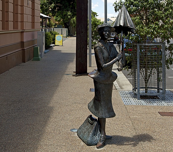 Kent Street / Richmond Street: Mary Poppins Statue Maryborough